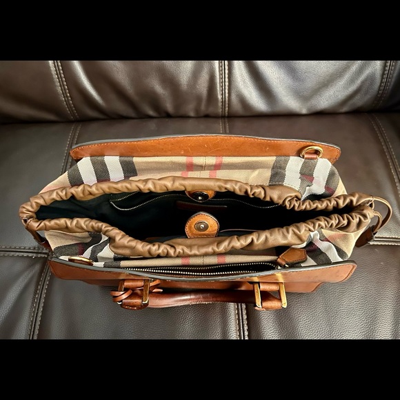"Burberry Leather Dinton Satchel Handbag with House Check, RARE FIND!!!Crossbody - Picture 8 of 10